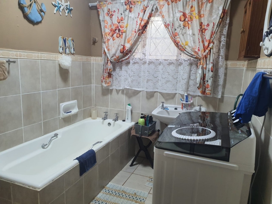 3 Bedroom Property for Sale in Sea Park KwaZulu-Natal