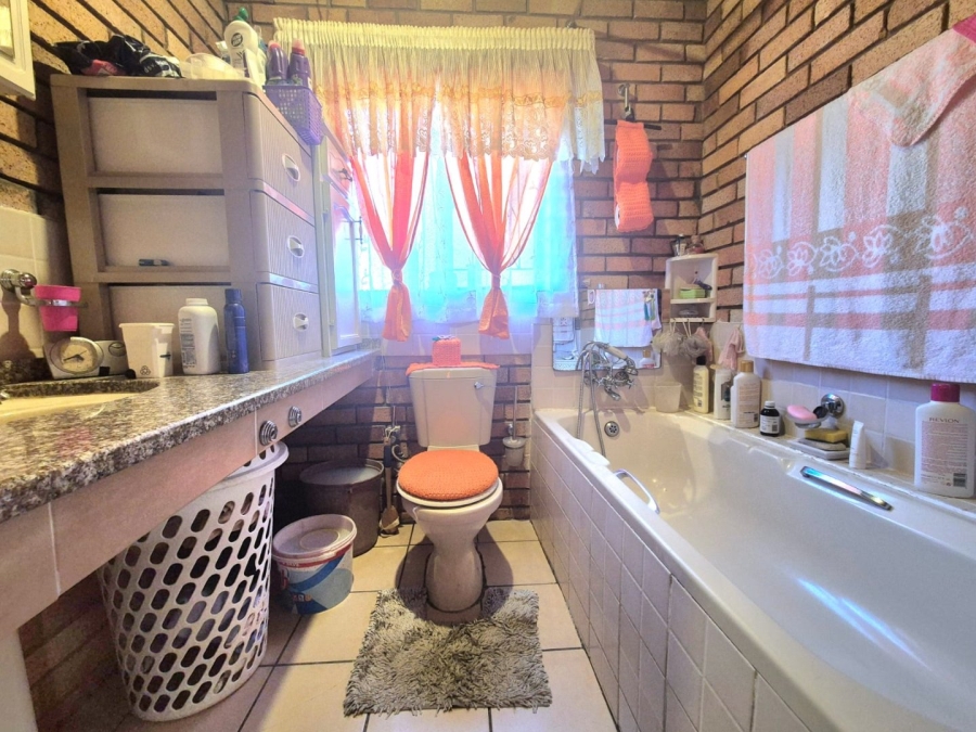 4 Bedroom Property for Sale in Pioneer Park KwaZulu-Natal