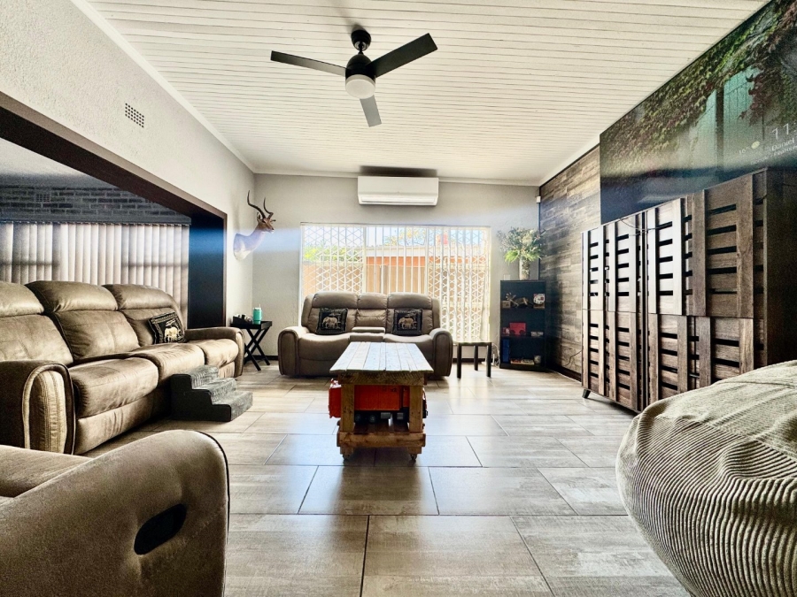 5 Bedroom Property for Sale in Pioneer Park KwaZulu-Natal