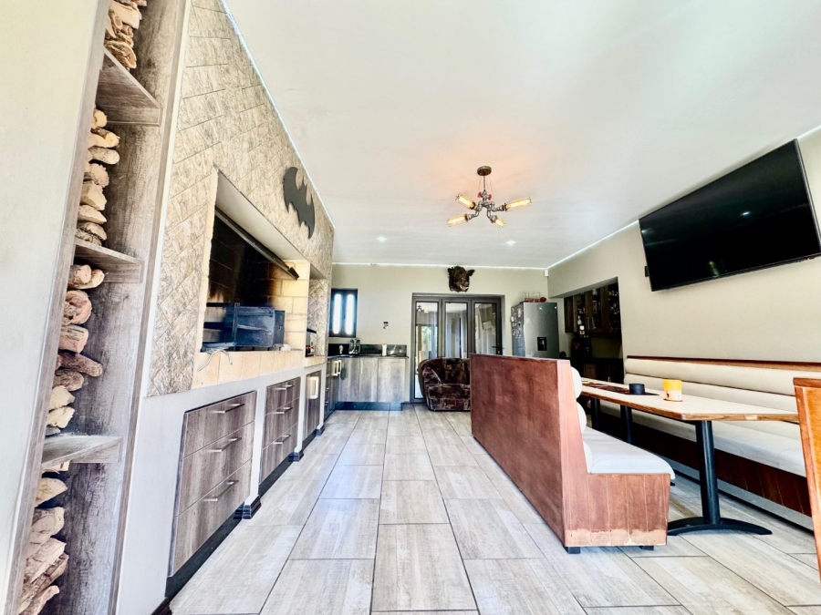 5 Bedroom Property for Sale in Pioneer Park KwaZulu-Natal