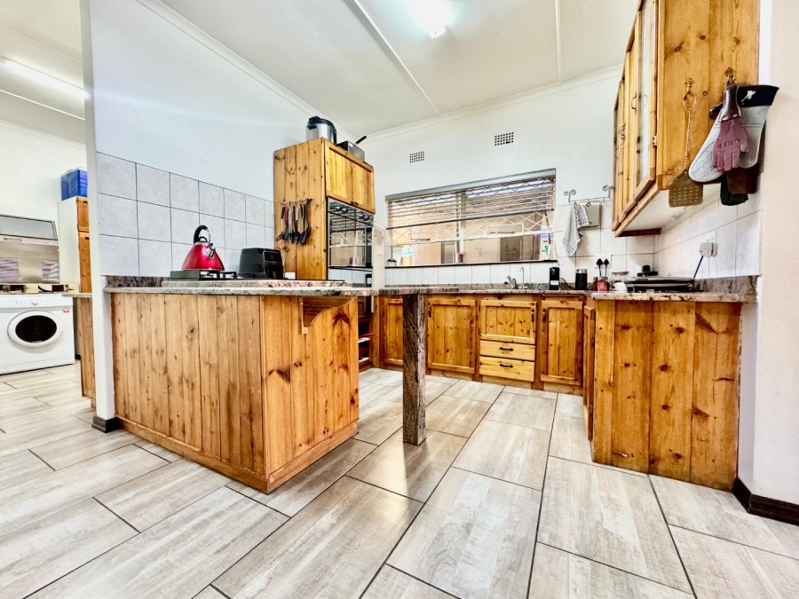 5 Bedroom Property for Sale in Pioneer Park KwaZulu-Natal