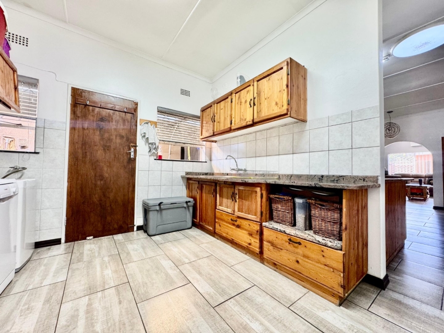 5 Bedroom Property for Sale in Pioneer Park KwaZulu-Natal