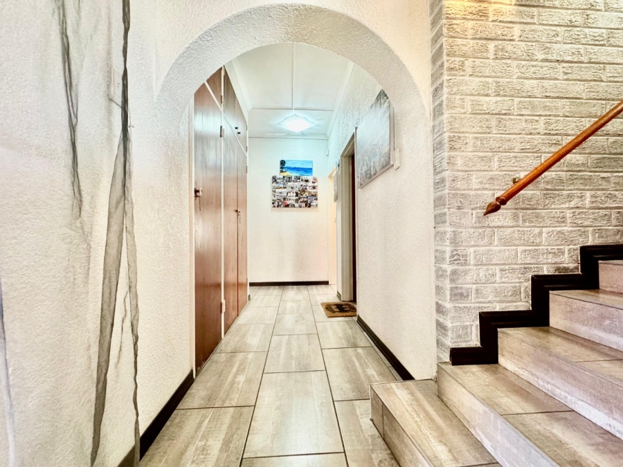 5 Bedroom Property for Sale in Pioneer Park KwaZulu-Natal