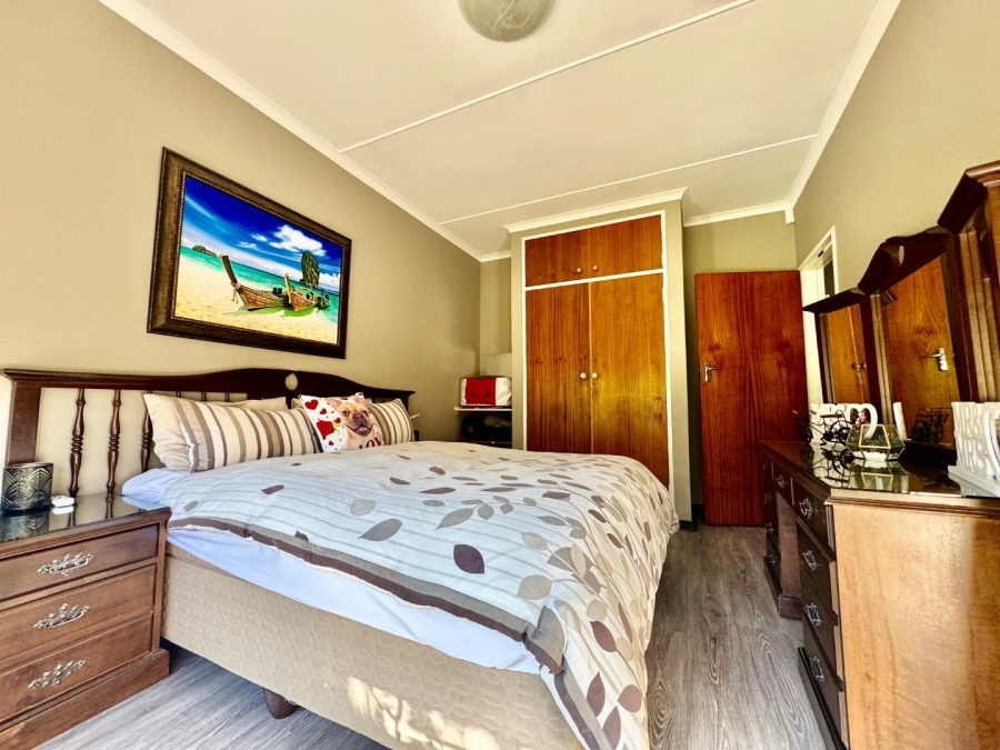 5 Bedroom Property for Sale in Pioneer Park KwaZulu-Natal