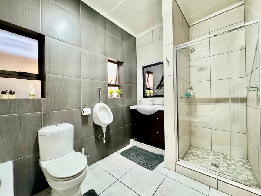 5 Bedroom Property for Sale in Pioneer Park KwaZulu-Natal