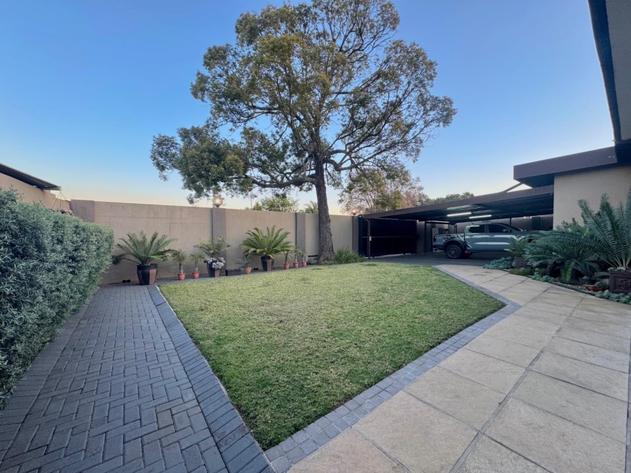 5 Bedroom Property for Sale in Pioneer Park KwaZulu-Natal