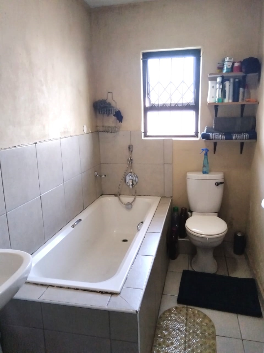 2 Bedroom Property for Sale in Newlands East KwaZulu-Natal