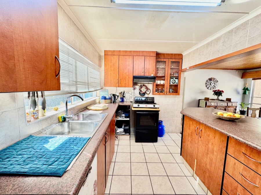 3 Bedroom Property for Sale in Schuinshoogte KwaZulu-Natal