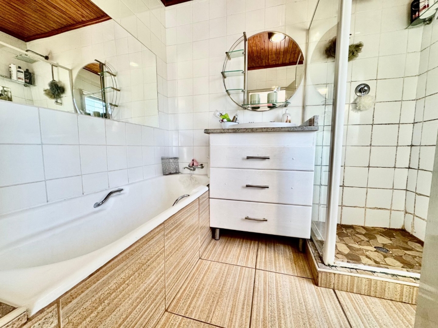 3 Bedroom Property for Sale in Schuinshoogte KwaZulu-Natal