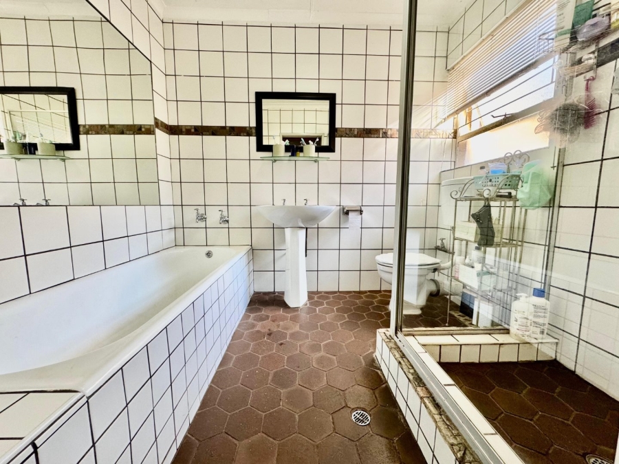 3 Bedroom Property for Sale in Schuinshoogte KwaZulu-Natal