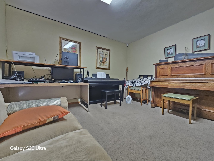 4 Bedroom Property for Sale in Aviary Hill KwaZulu-Natal