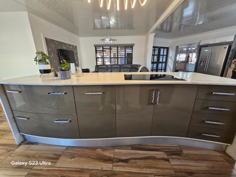 4 Bedroom Property for Sale in Richview KwaZulu-Natal