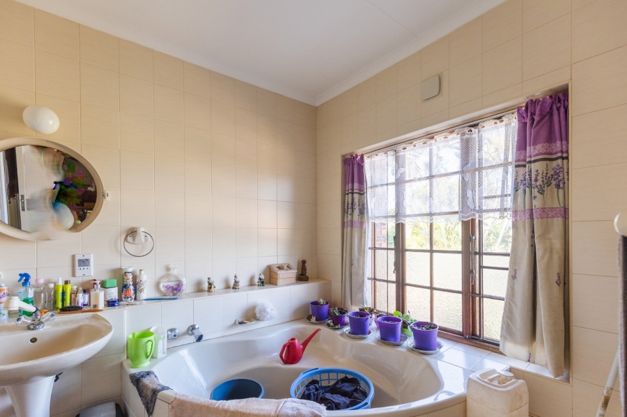 3 Bedroom Property for Sale in Umtentweni KwaZulu-Natal
