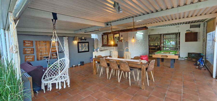 4 Bedroom Property for Sale in Umtentweni KwaZulu-Natal