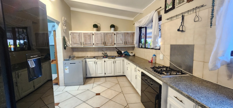 4 Bedroom Property for Sale in Umtentweni KwaZulu-Natal