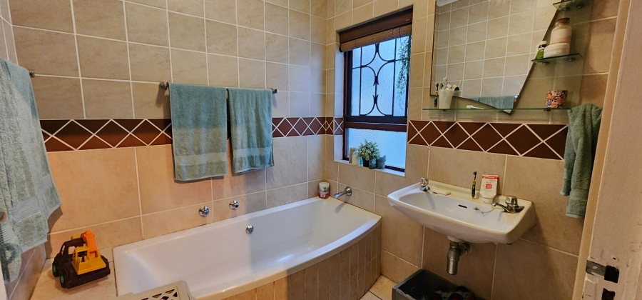 4 Bedroom Property for Sale in Umtentweni KwaZulu-Natal