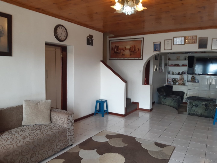 7 Bedroom Property for Sale in Marburg KwaZulu-Natal