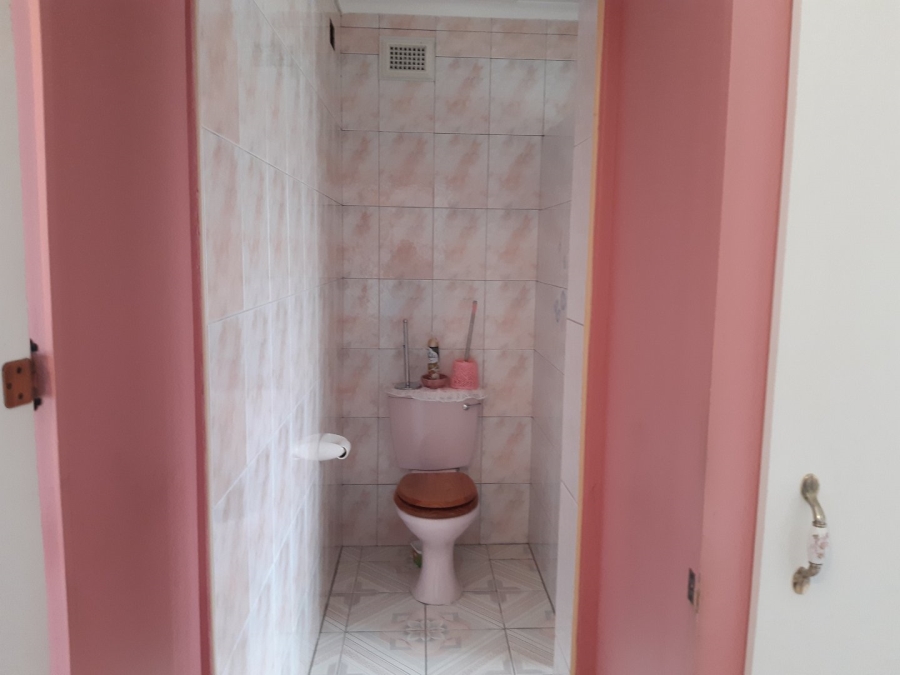 7 Bedroom Property for Sale in Marburg KwaZulu-Natal