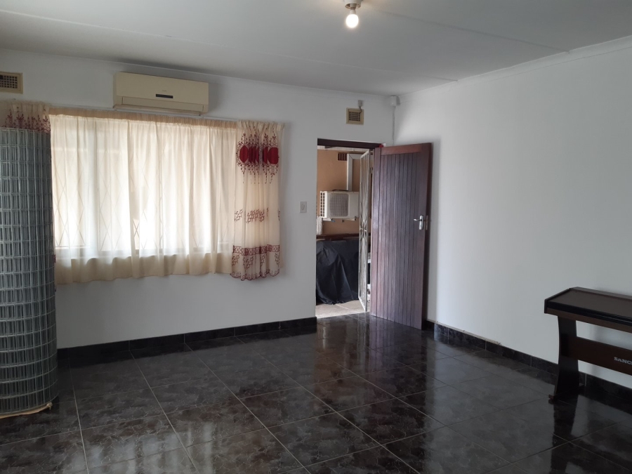 7 Bedroom Property for Sale in Marburg KwaZulu-Natal