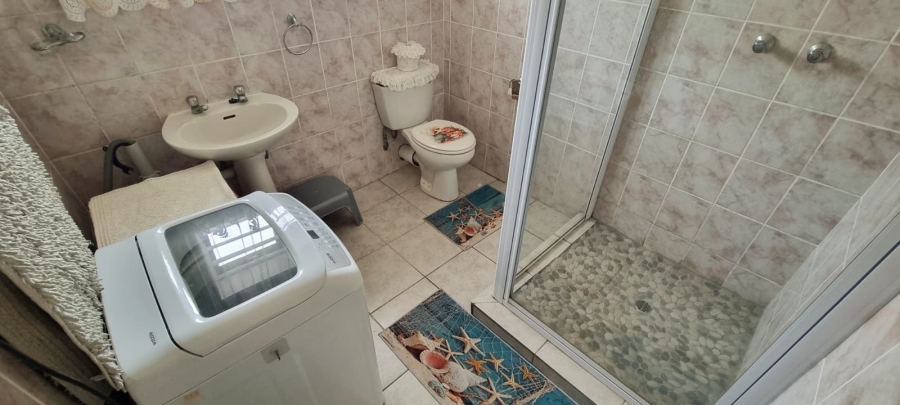 2 Bedroom Property for Sale in Lawrence Rocks KwaZulu-Natal