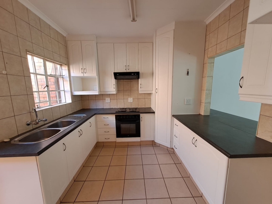 To Let 2 Bedroom Property for Rent in Aviary Hill KwaZulu-Natal