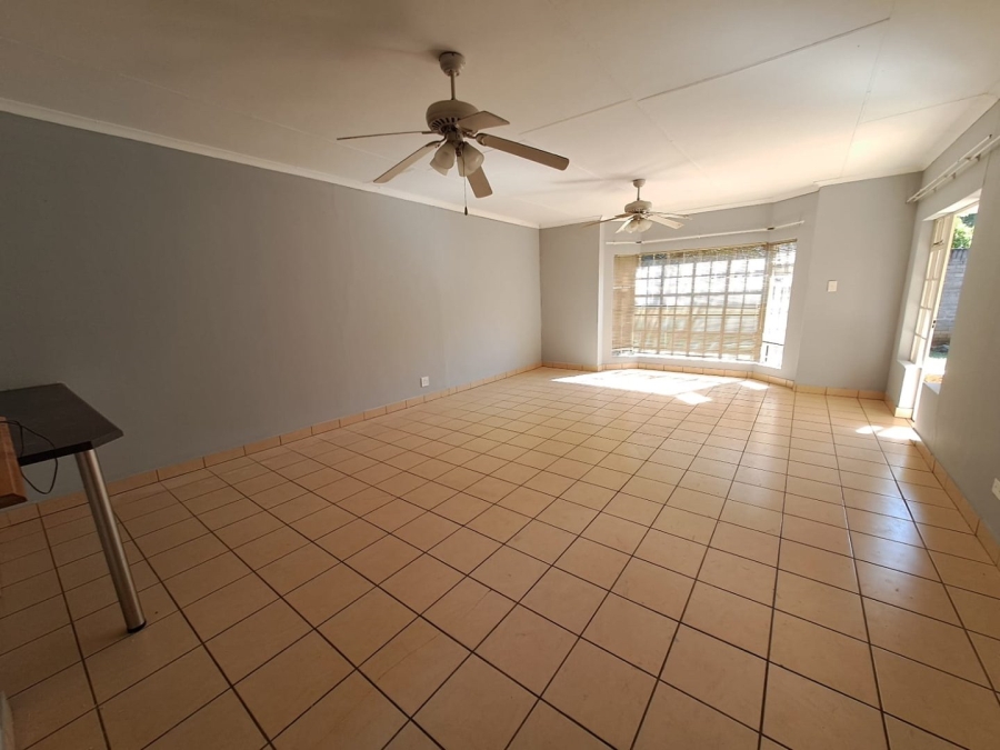 To Let 2 Bedroom Property for Rent in Aviary Hill KwaZulu-Natal