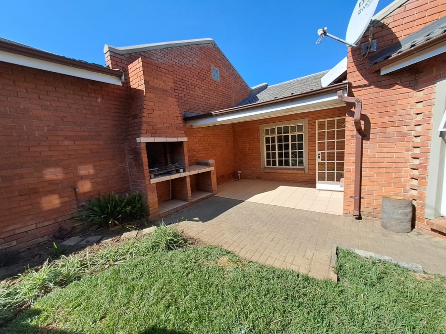 To Let 2 Bedroom Property for Rent in Aviary Hill KwaZulu-Natal