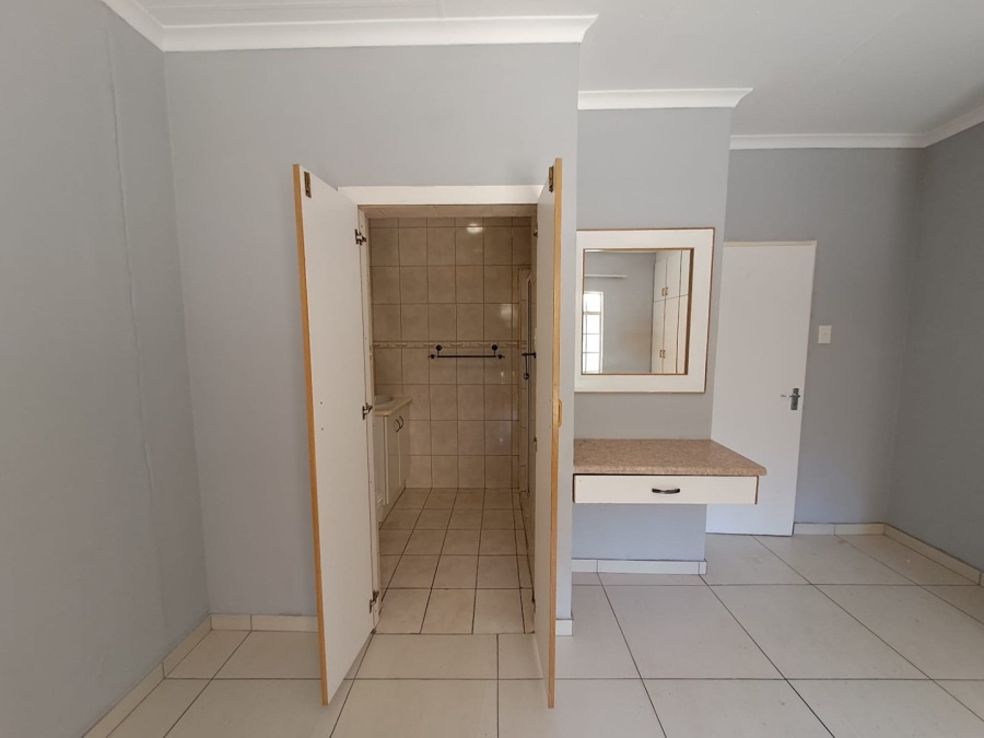 To Let 2 Bedroom Property for Rent in Aviary Hill KwaZulu-Natal