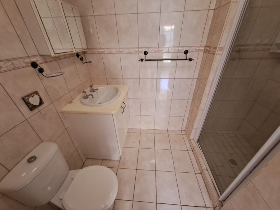 To Let 2 Bedroom Property for Rent in Aviary Hill KwaZulu-Natal