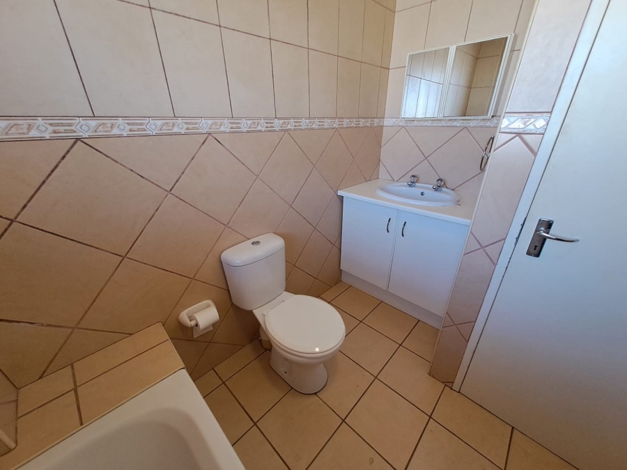 To Let 2 Bedroom Property for Rent in Aviary Hill KwaZulu-Natal
