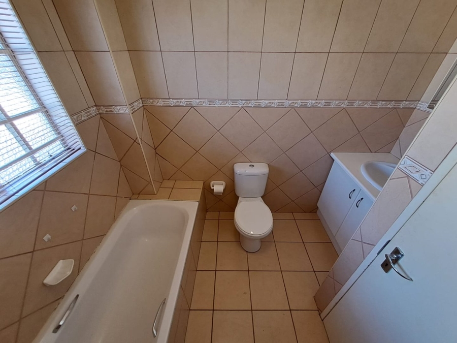 To Let 2 Bedroom Property for Rent in Aviary Hill KwaZulu-Natal