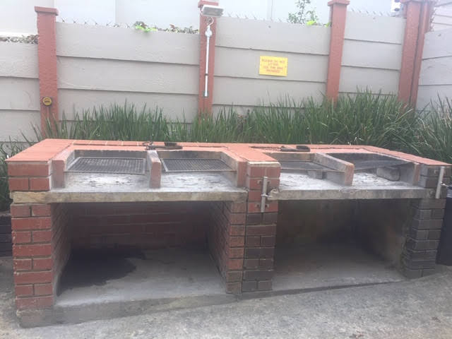 2 Bedroom Property for Sale in Uvongo KwaZulu-Natal