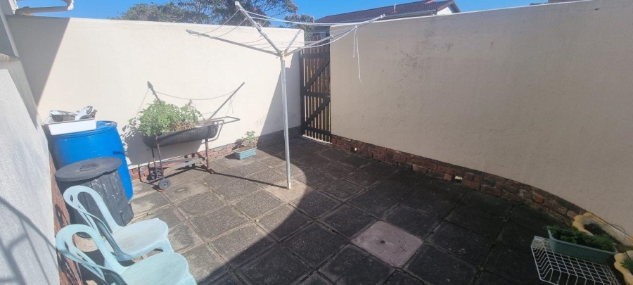 3 Bedroom Property for Sale in Umtentweni KwaZulu-Natal