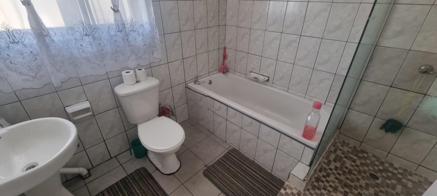 3 Bedroom Property for Sale in Umtentweni KwaZulu-Natal