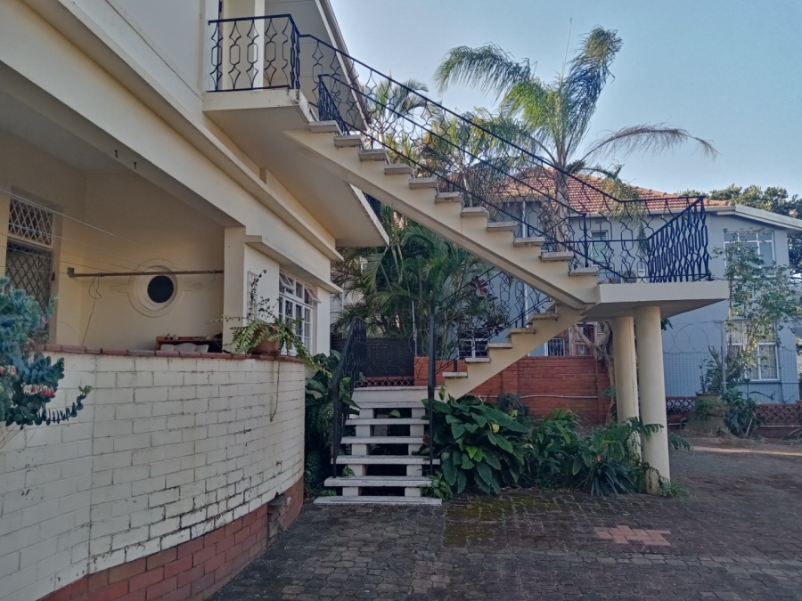 8 Bedroom Property for Sale in Essenwood KwaZulu-Natal