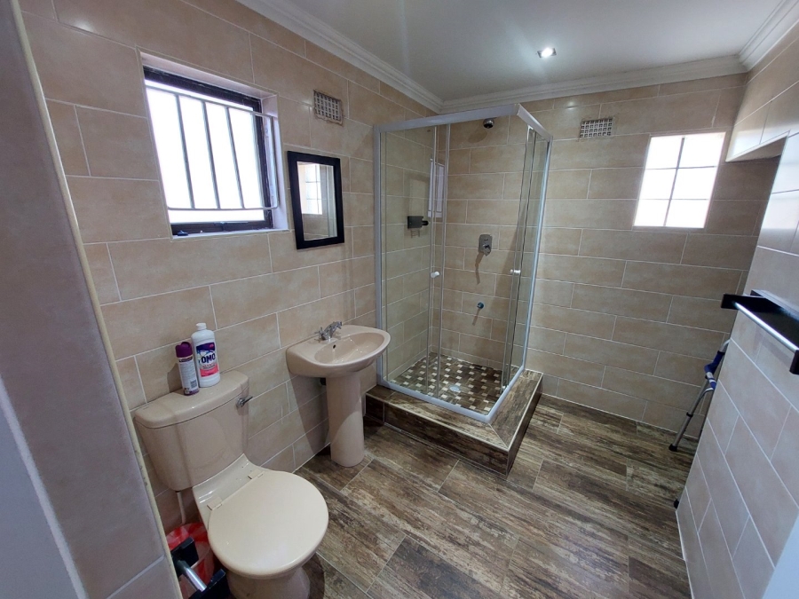 To Let 2 Bedroom Property for Rent in Clare Hills KwaZulu-Natal