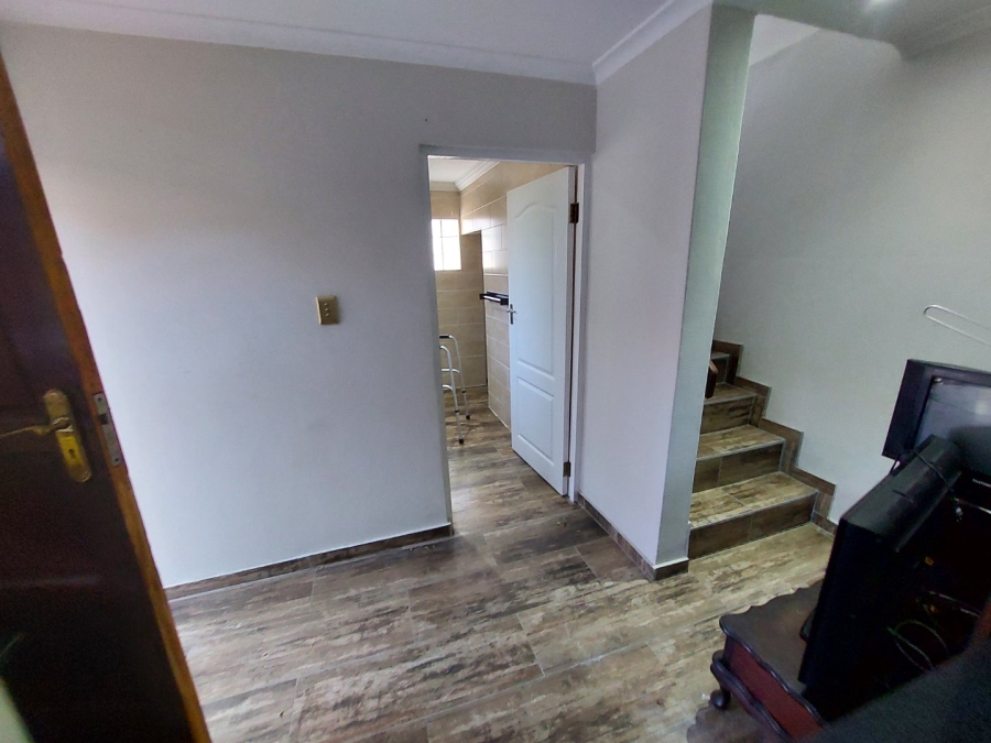 To Let 2 Bedroom Property for Rent in Clare Hills KwaZulu-Natal