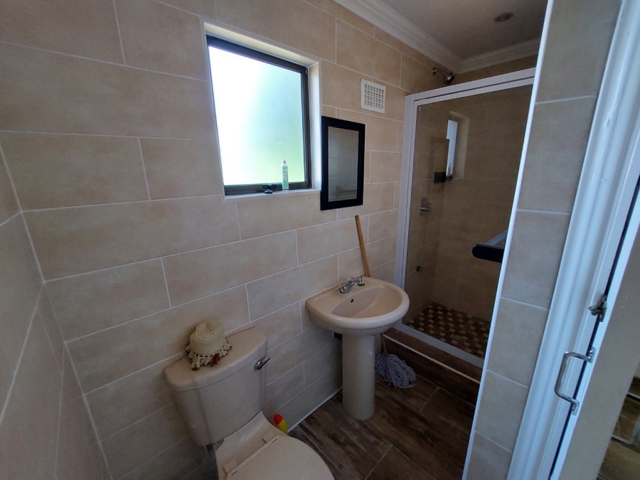 To Let 2 Bedroom Property for Rent in Clare Hills KwaZulu-Natal