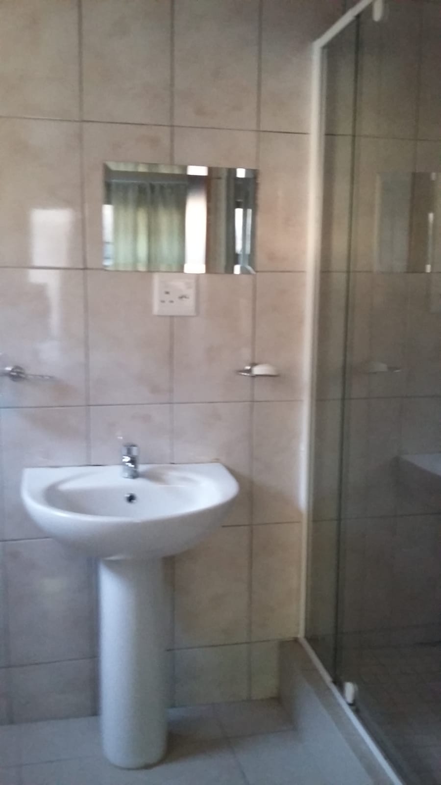 To Let 1 Bedroom Property for Rent in Rouken Glen KwaZulu-Natal