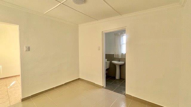 1 Bedroom Property for Sale in Uvongo KwaZulu-Natal