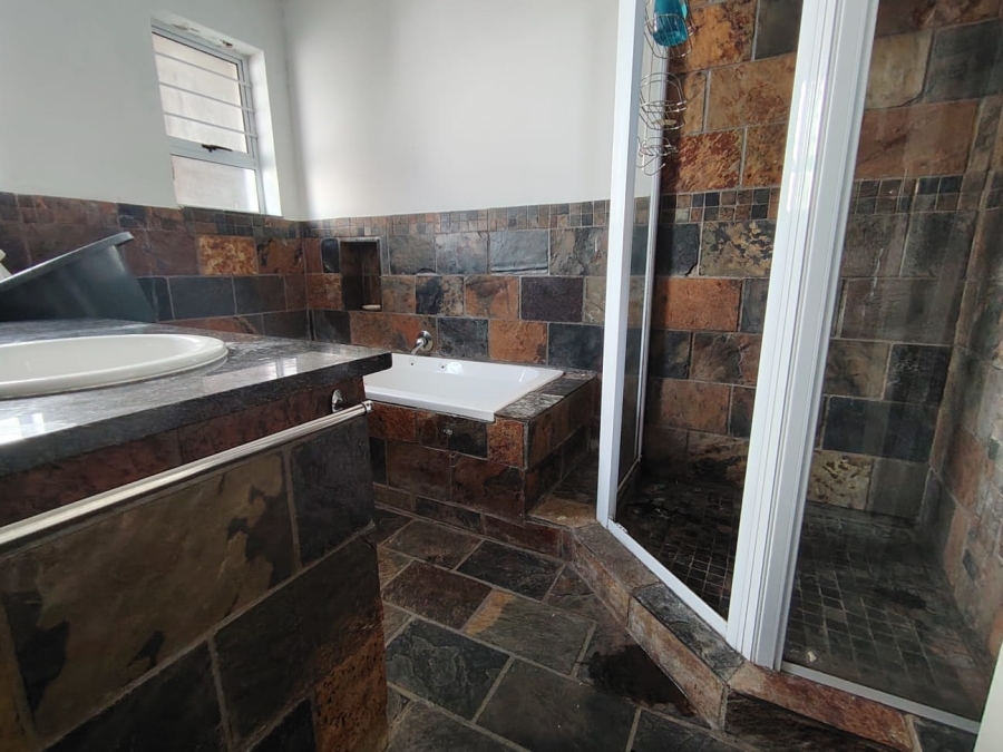5 Bedroom Property for Sale in Palm Beach KwaZulu-Natal