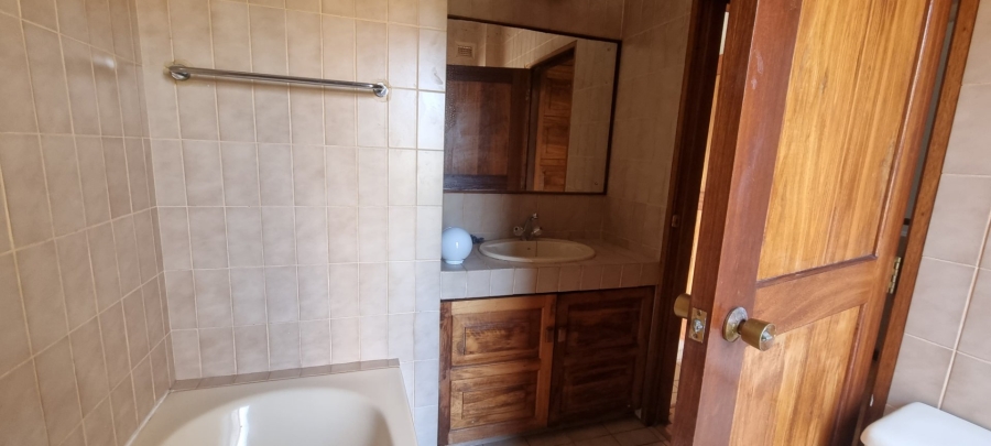 3 Bedroom Property for Sale in Uvongo KwaZulu-Natal