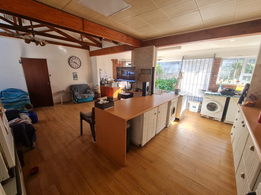 5 Bedroom Property for Sale in Sea Park KwaZulu-Natal