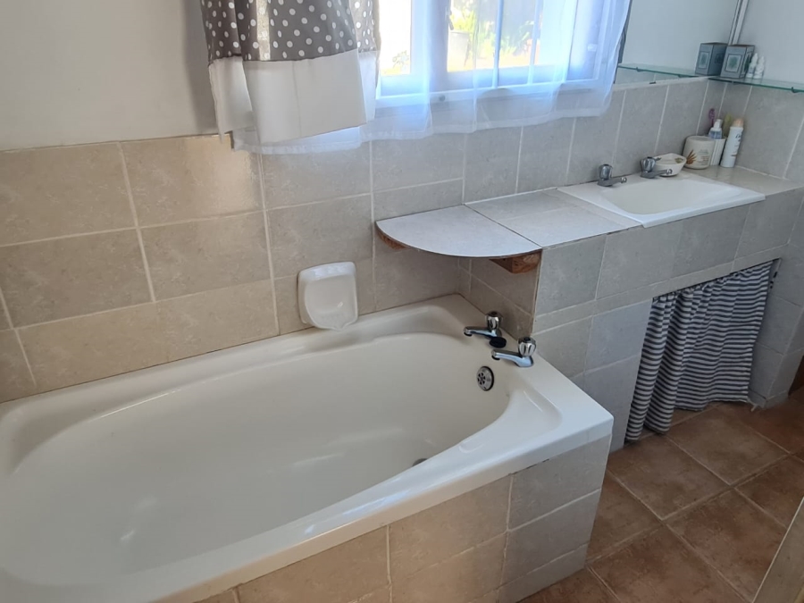 5 Bedroom Property for Sale in Sea Park KwaZulu-Natal