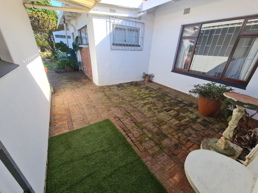 5 Bedroom Property for Sale in Sea Park KwaZulu-Natal