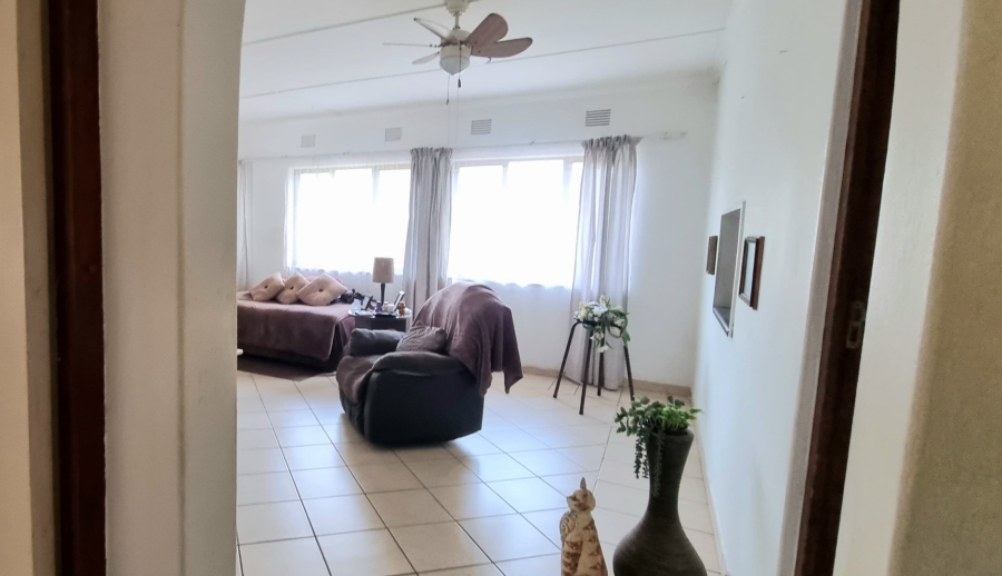 2 Bedroom Property for Sale in Uvongo KwaZulu-Natal