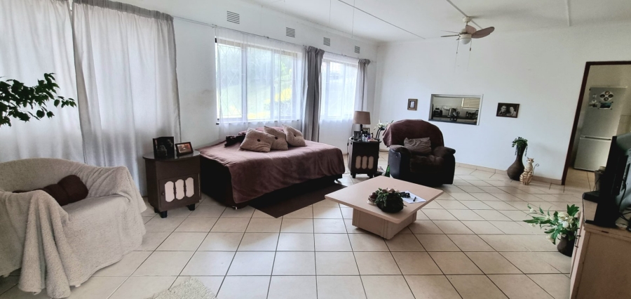 2 Bedroom Property for Sale in Uvongo KwaZulu-Natal
