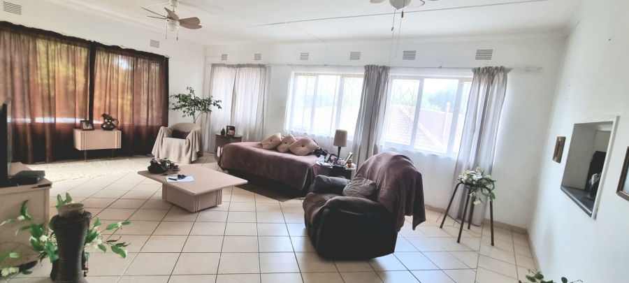 2 Bedroom Property for Sale in Uvongo KwaZulu-Natal