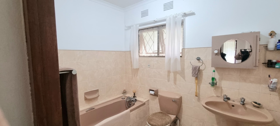 2 Bedroom Property for Sale in Uvongo KwaZulu-Natal