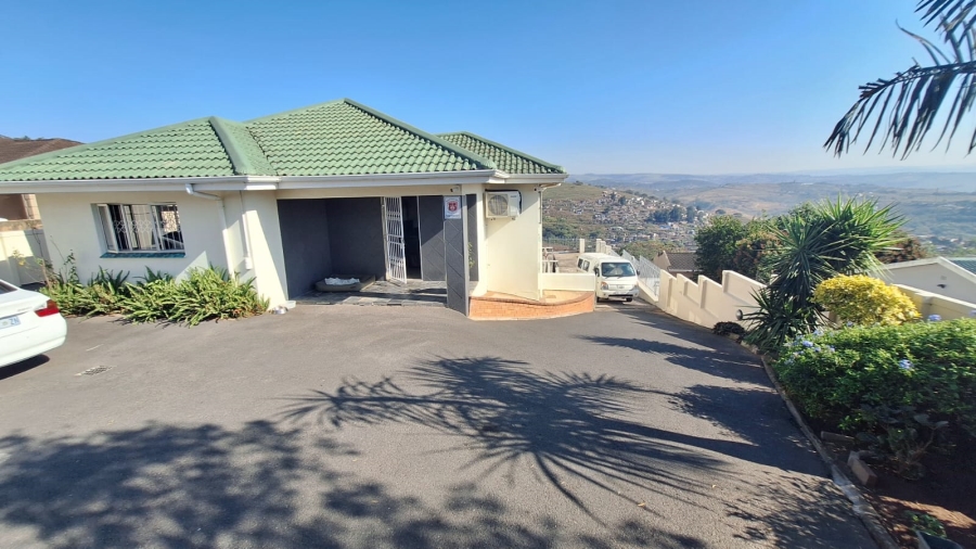 3 Bedroom Property for Sale in Dawncrest KwaZulu-Natal